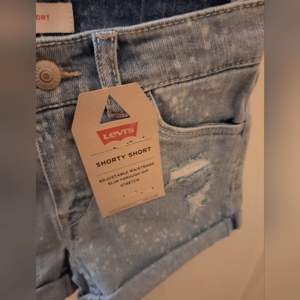 Girl's Levi's Shorty shorts NWT - Picture 2 of 5